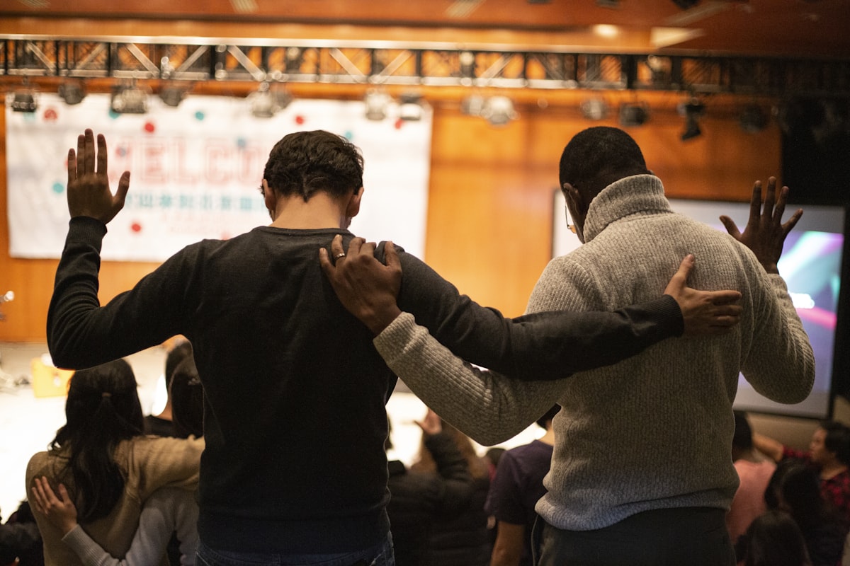 Iglesia Vigilancia Cristiana Phoenix, Praying for one another